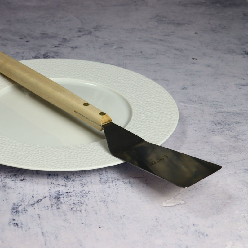 Cranked server wood handle 60cm on a plate