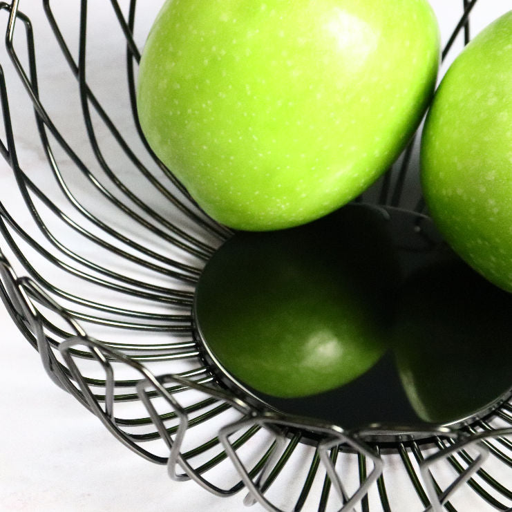 Degrenne Black roud basket With Two Green Apples Zoomed